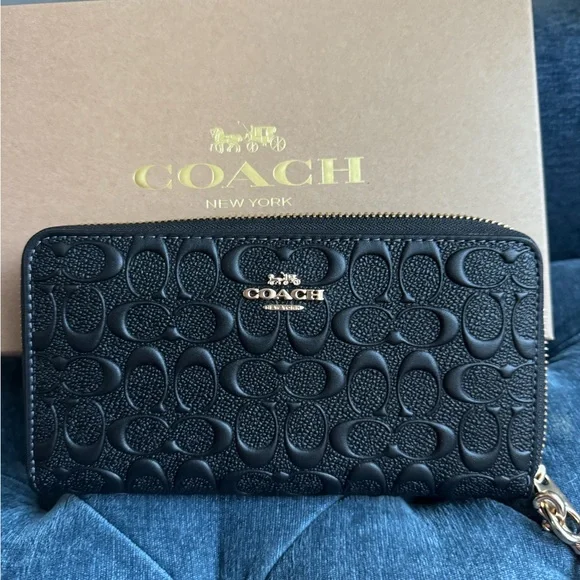 Coach Zip Around wallet in Signature Leather in Gift Box - Picture 2 of 10